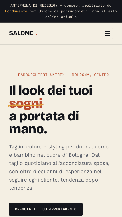 Anteprima per un salone di parrucchieri: titolo grande, pulsante per prenotare l'appuntamento e riquadro con anni di attività e orari.